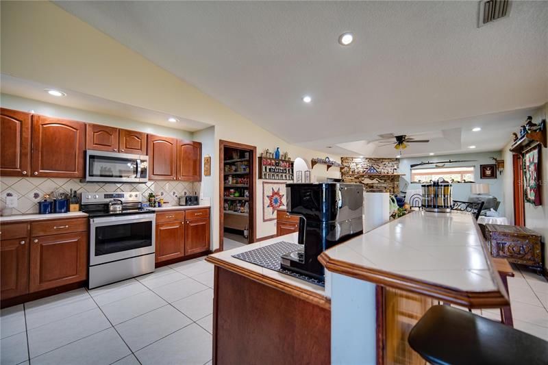 Recently Sold: $640,000 (5 beds, 3 baths, 3053 Square Feet)