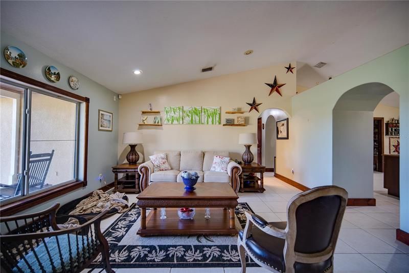 Recently Sold: $640,000 (5 beds, 3 baths, 3053 Square Feet)