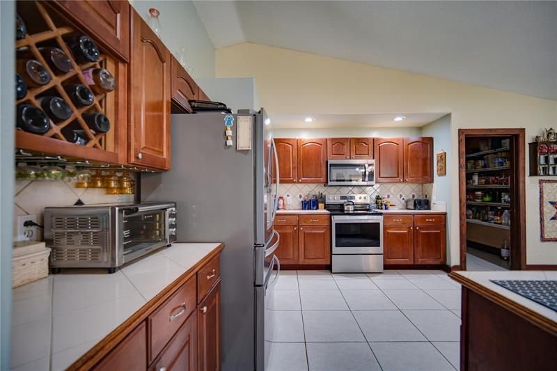 Recently Sold: $640,000 (5 beds, 3 baths, 3053 Square Feet)