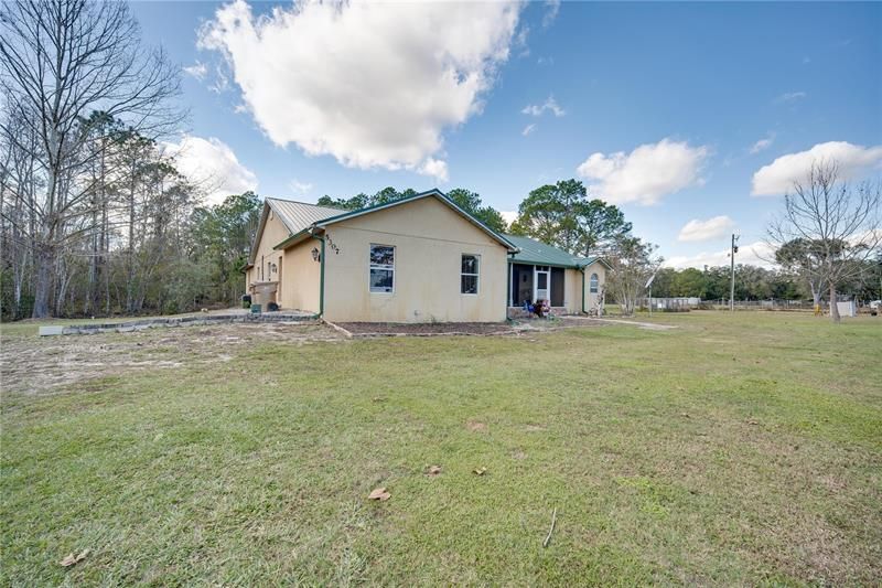 Recently Sold: $640,000 (5 beds, 3 baths, 3053 Square Feet)