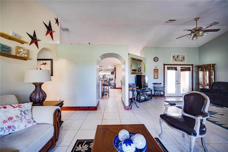 Recently Sold: $640,000 (5 beds, 3 baths, 3053 Square Feet)