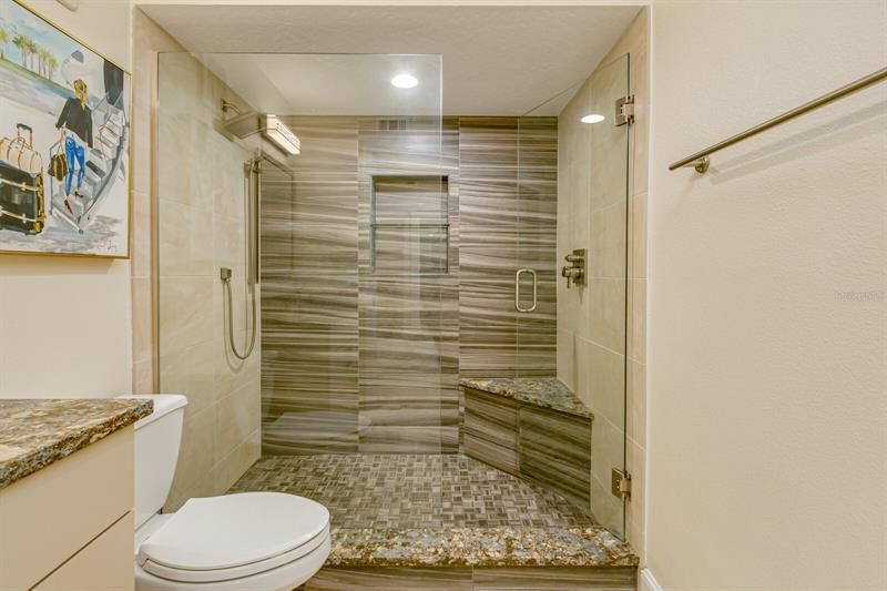 最近售出: $709,900 (2 贝兹, 2 浴室, 1689 平方英尺)