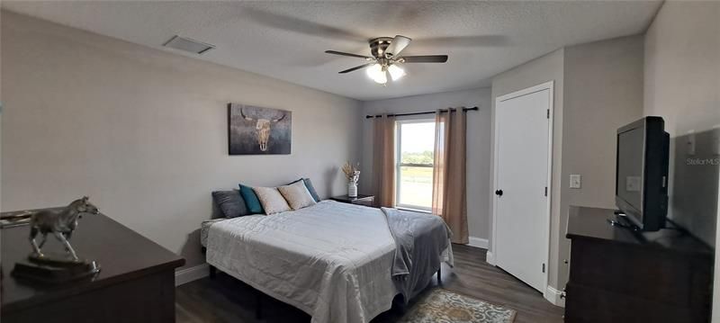 Recently Sold: $950,000 (3 beds, 2 baths, 2307 Square Feet)