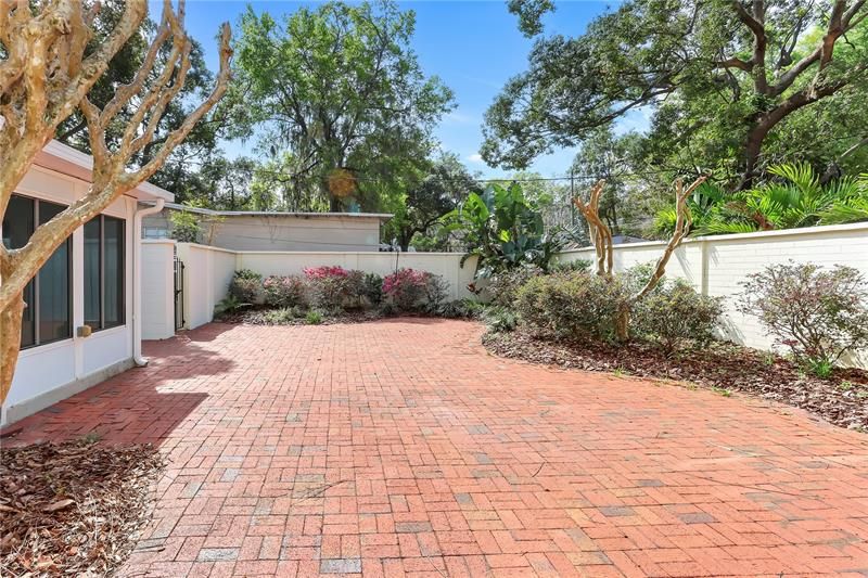 Recently Sold: $895,000 (3 beds, 2 baths, 3544 Square Feet)