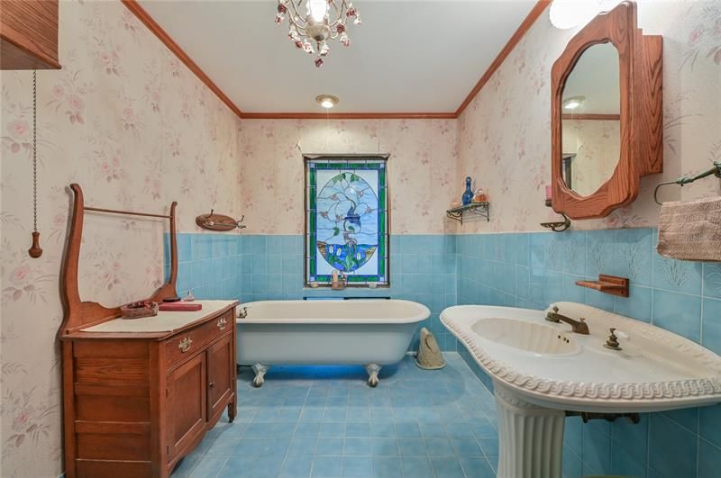 最近售出: $650,000 (5 贝兹, 4 浴室, 4866 平方英尺)