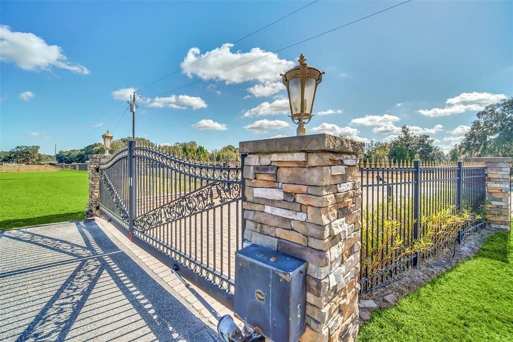 10 acre Rural Estate with Electronic gate entry and extensive aluminum decorative fencing