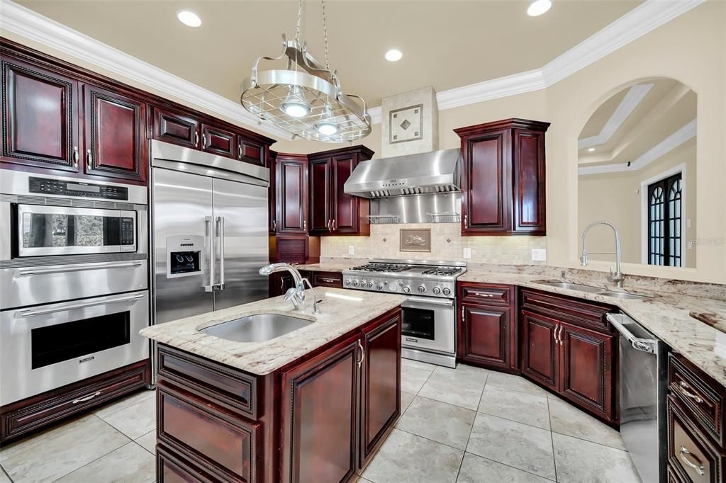 Show Stopper Kitchen WOW! Thermidor appliances! huge GAS rangeAmazing luxury granite