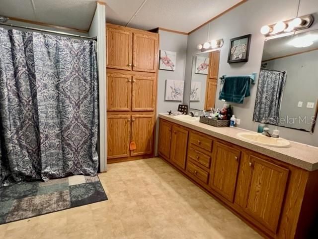 Recently Sold: $199,999 (3 beds, 2 baths, 1328 Square Feet)