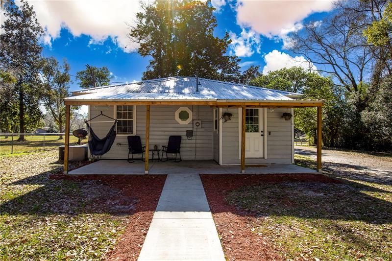Recently Sold: $149,900 (2 beds, 1 baths, 813 Square Feet)