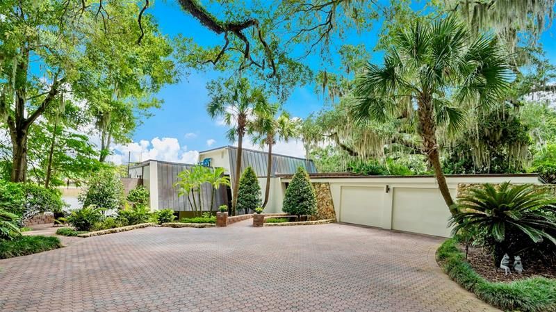 Recently Sold: $2,175,000 (3 beds, 3 baths, 3555 Square Feet)