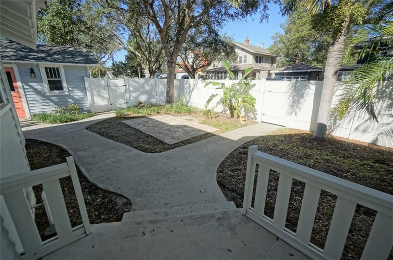 Recently Rented: $3,000 (3 beds, 2 baths, 1244 Square Feet)