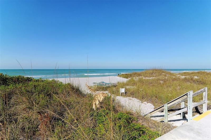 Recently Sold: $1,350,000 (2 beds, 2 baths, 1314 Square Feet)