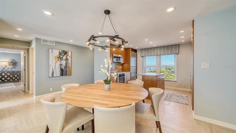 Recently Sold: $1,350,000 (2 beds, 2 baths, 1314 Square Feet)
