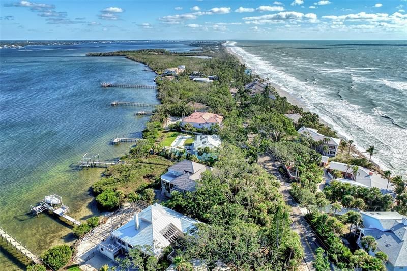 Recently Sold: $2,700,000 (3 beds, 2 baths, 2410 Square Feet)