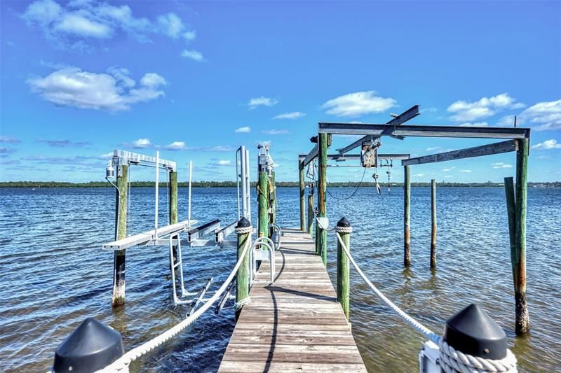 Recently Sold: $2,700,000 (3 beds, 2 baths, 2410 Square Feet)