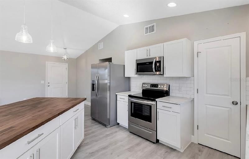 Recently Sold: $274,000 (3 beds, 2 baths, 1378 Square Feet)