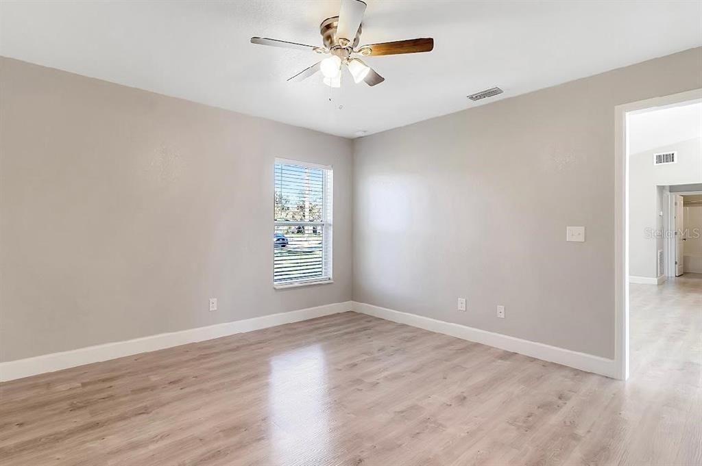 Recently Sold: $274,000 (3 beds, 2 baths, 1378 Square Feet)