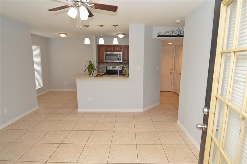 Recently Rented: $1,300 (1 beds, 1 baths, 646 Square Feet)