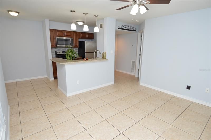 Recently Rented: $1,300 (1 beds, 1 baths, 646 Square Feet)