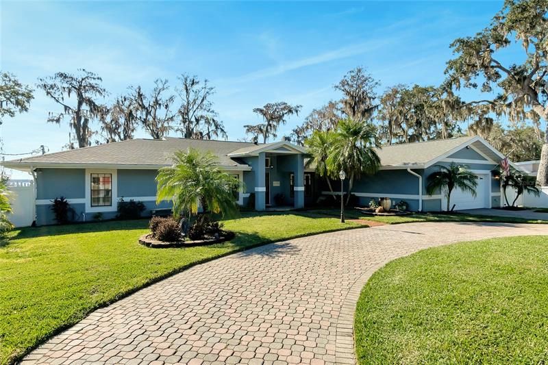 Recently Sold: $1,395,000 (4 beds, 2 baths, 2807 Square Feet)