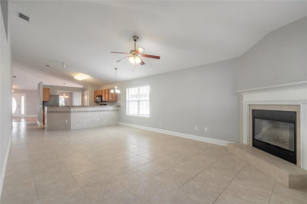 For Sale: $359,000 (4 beds, 2 baths, 1989 Square Feet)