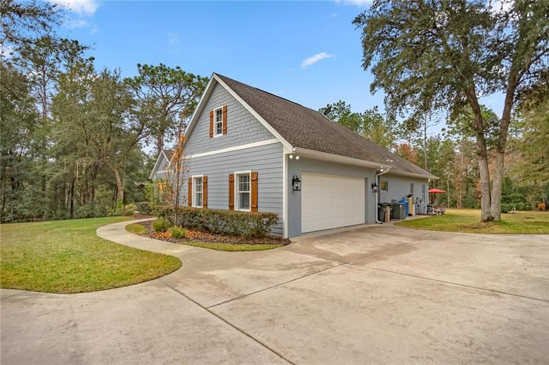 Recently Sold: $699,000 (4 beds, 3 baths, 2422 Square Feet)