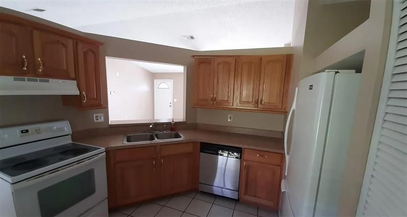 Recently Rented: $1,800 (3 beds, 2 baths, 1056 Square Feet)