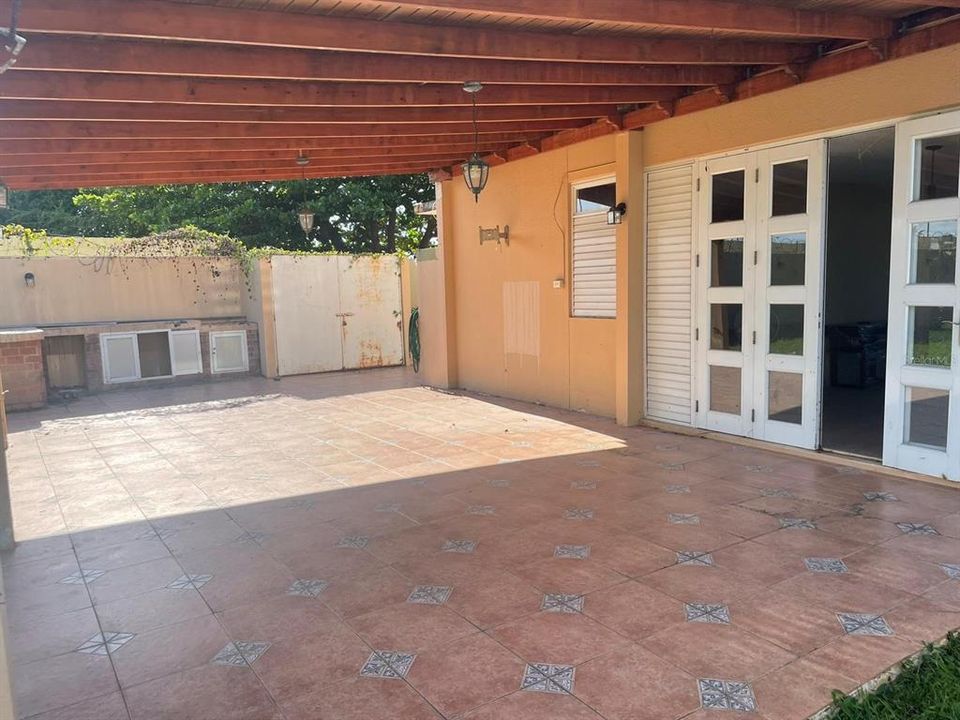 Vendido Recientemente: $249,000 (3 camas, 2 baños, 1352 Pies cuadrados)