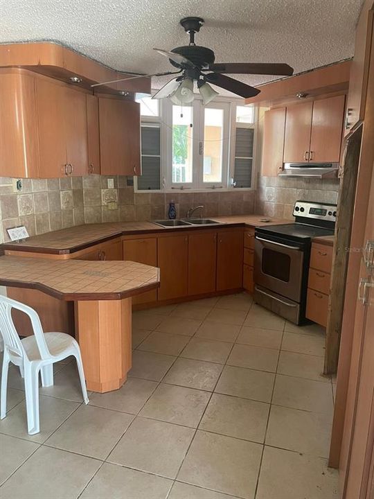 Vendido Recientemente: $249,000 (3 camas, 2 baños, 1352 Pies cuadrados)