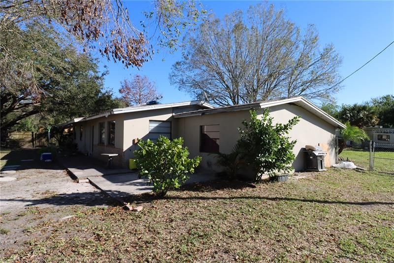 Recently Sold: $140,000 (3 beds, 2 baths, 1796 Square Feet)
