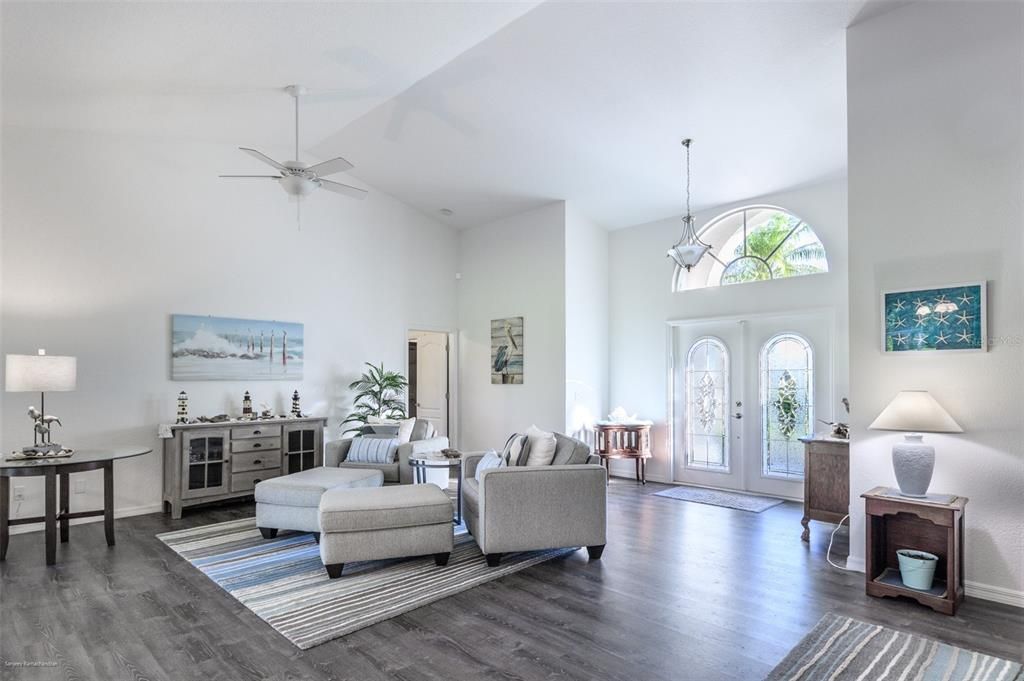 В аренду: $5,000 (4 спален, 3 ванн, 3051 Квадратных фут)