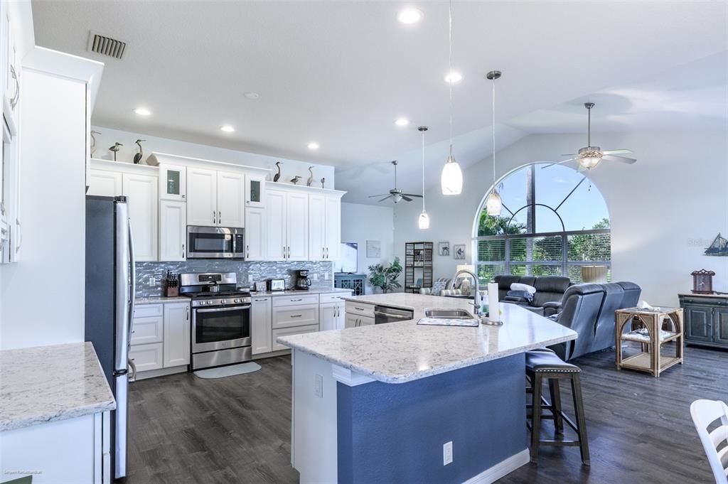 В аренду: $5,000 (4 спален, 3 ванн, 3051 Квадратных фут)