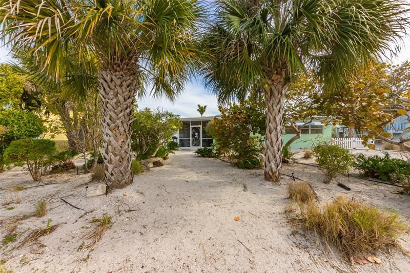 Recently Sold: $899,000 (2 beds, 1 baths, 910 Square Feet)