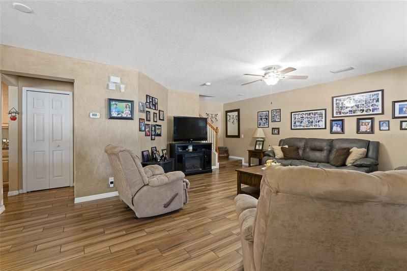 Recently Sold: $307,000 (3 beds, 2 baths, 1345 Square Feet)