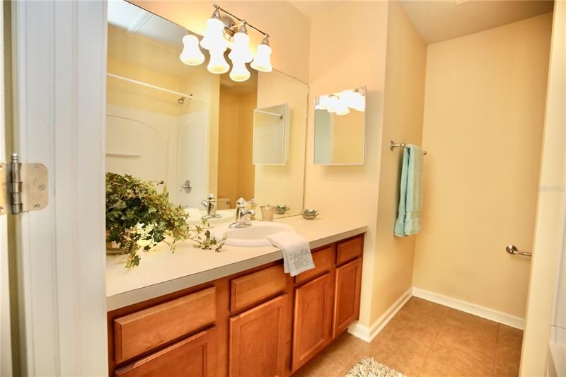 Active With Contract: $1,950 (2 beds, 2 baths, 1248 Square Feet)