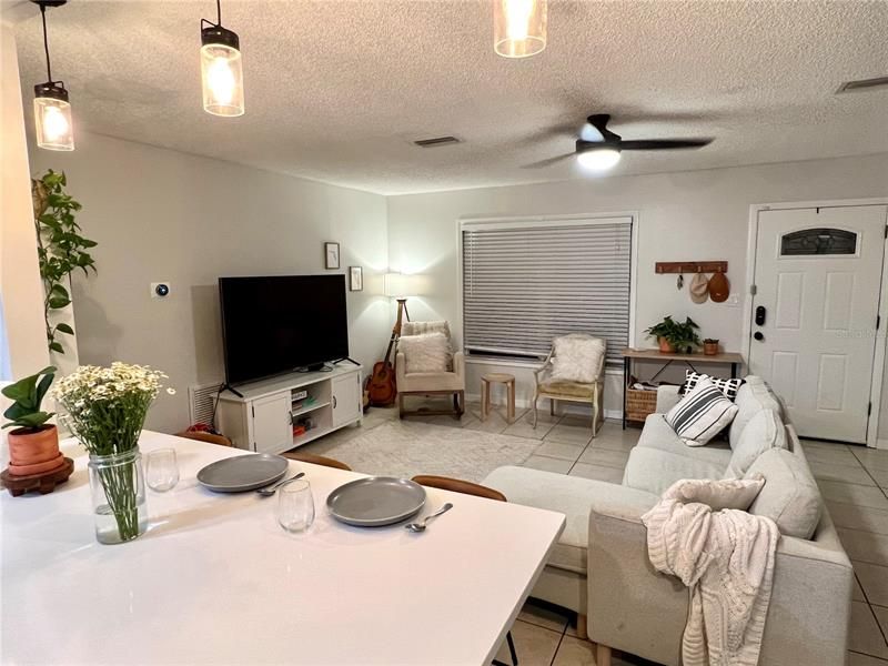 Breakfast bar & Living room