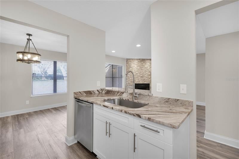 Recently Sold: $324,000 (1 beds, 1 baths, 734 Square Feet)
