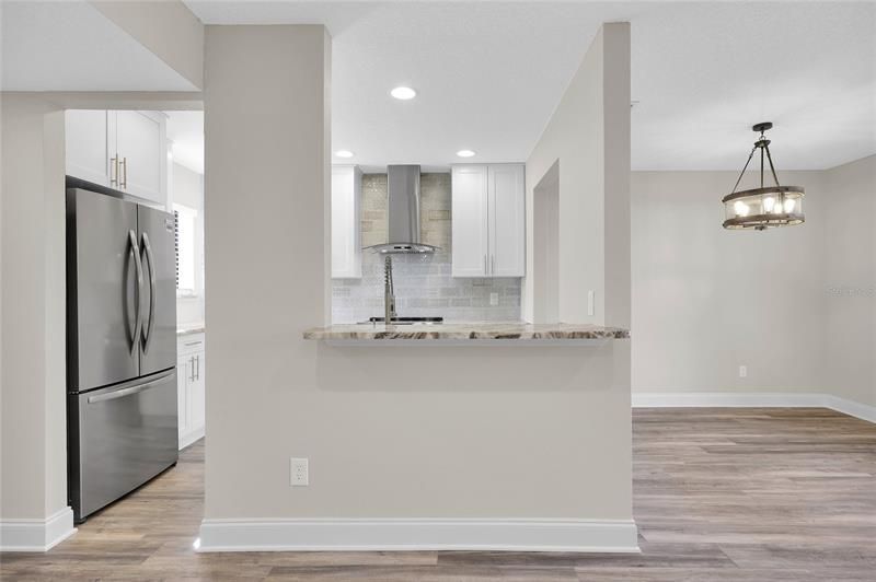 Recently Sold: $324,000 (1 beds, 1 baths, 734 Square Feet)