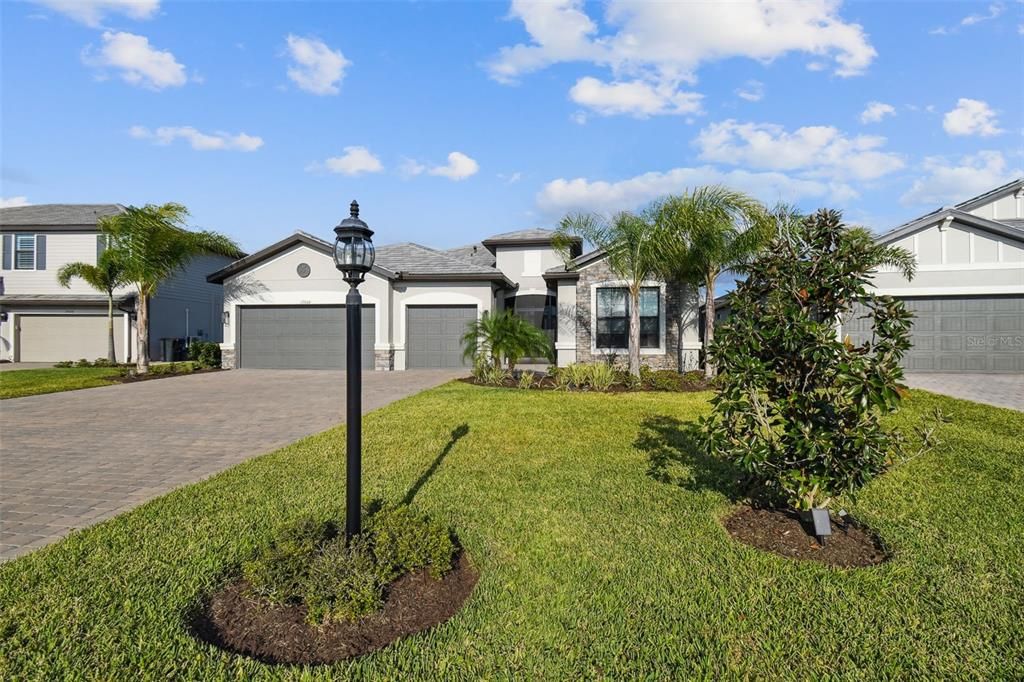Recently Sold: $899,900 (3 beds, 3 baths, 2445 Square Feet)