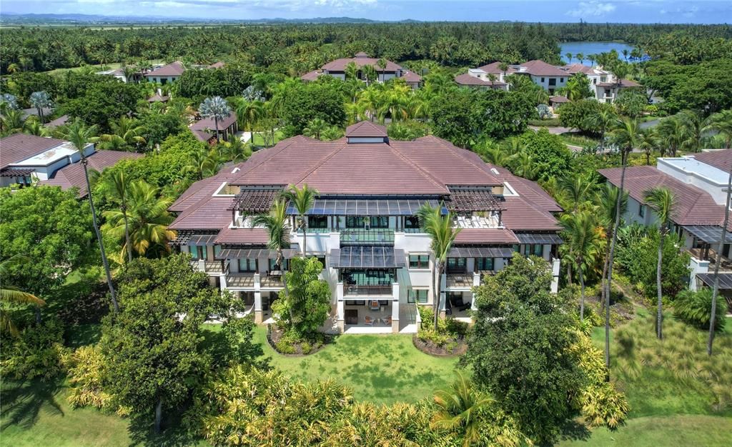 Недавно продано: $3,595,000 (3 спален, 3 ванн, 3942 Квадратных фут)