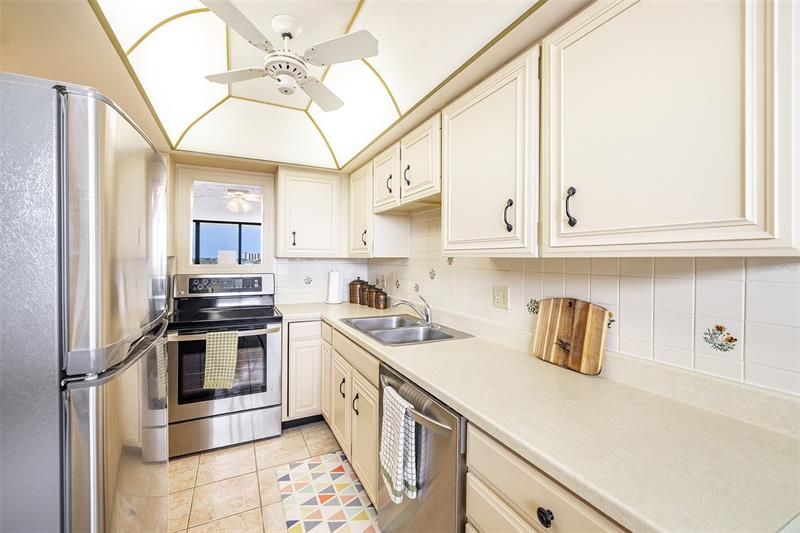This bright kitchen is just to the right as you enter the unit.
