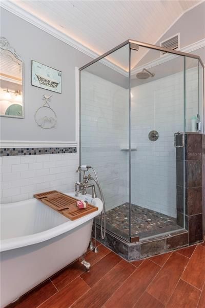最近售出: $817,500 (3 贝兹, 2 浴室, 2611 平方英尺)