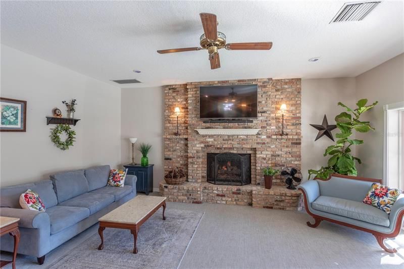 Recently Sold: $817,500 (3 beds, 2 baths, 2611 Square Feet)