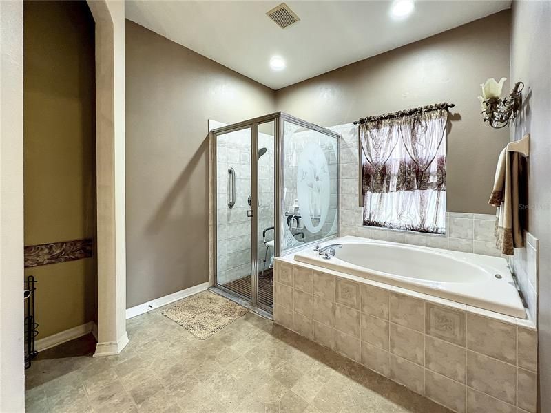 Недавно продано: $400,000 (3 спален, 2 ванн, 2042 Квадратных фут)