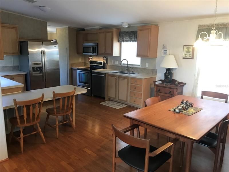 Recently Sold: $184,900 (3 beds, 2 baths, 1512 Square Feet)