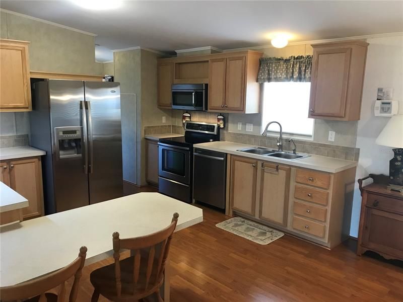 Recently Sold: $184,900 (3 beds, 2 baths, 1512 Square Feet)