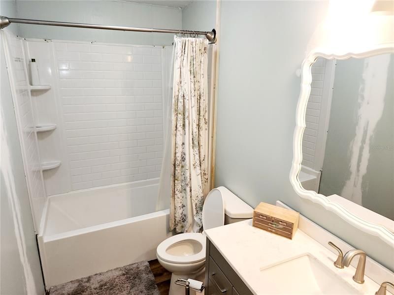 最近售出: $235,000 (3 贝兹, 1 浴室, 1444 平方英尺)