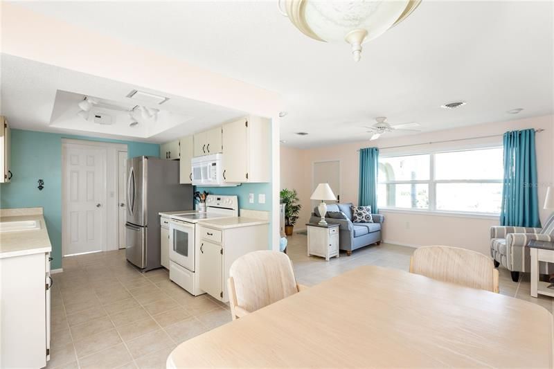 Recently Sold: $349,900 (2 beds, 2 baths, 1279 Square Feet)