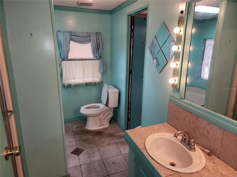 最近售出: $70,000 (3 贝兹, 2 浴室, 1496 平方英尺)