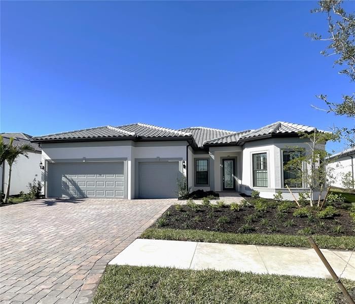 Recently Sold: $921,727 (3 beds, 4 baths, 2758 Square Feet)